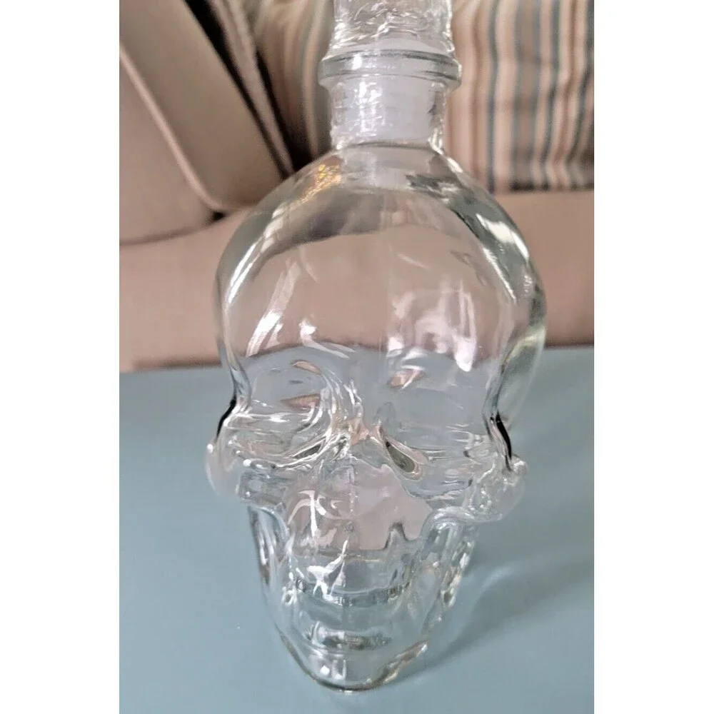 Glass Clear Skull Shaped Decanter Bottle with Airtight Skull Shaped Stopper NEW